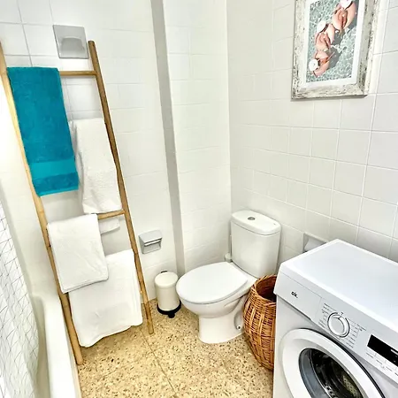 Bright, Central, Close To The Sea, Parking And Wifi Apartment *