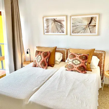 Bright, Central, Close To The Sea, Parking And Wifi Apartment