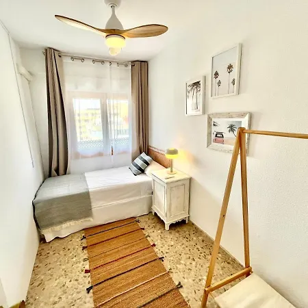 Apartment Bright, Central, Close To The Sea, Parking And Wifi
