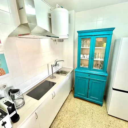 Apartment Bright, Central, Close To The Sea, Parking And Wifi *