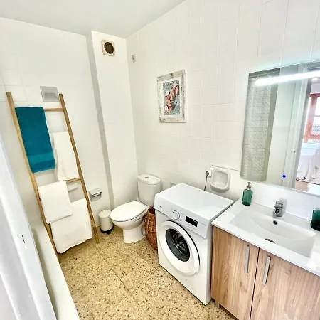 Bright, Central, Close To The Sea, Parking And Wifi