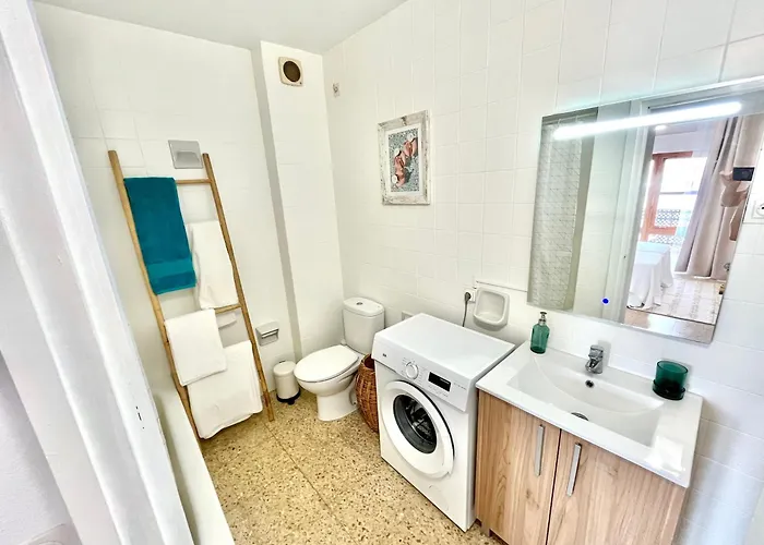Bright, Central, Close To The Sea, Parking And Wifi *