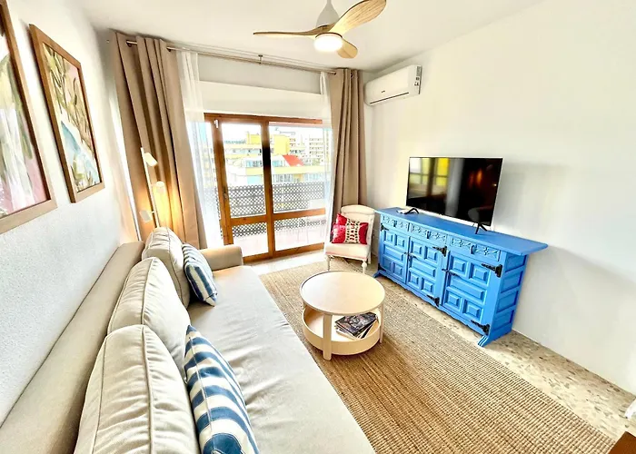 Daire Bright, Central, Close To The Sea, Parking And Wifi