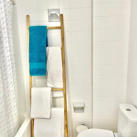 Bright, Central, Close To The Sea, Parking And Wifi