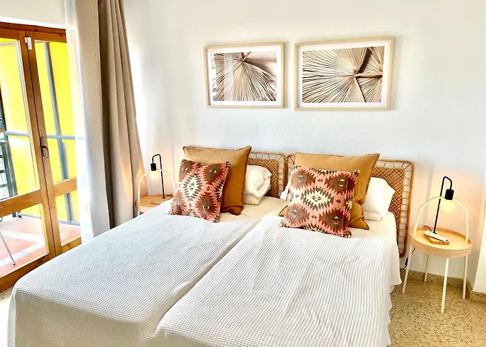 Bright, Central, Close To The Sea, Parking And Wifi