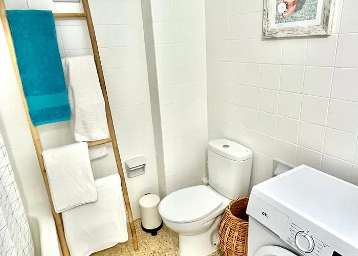 Bright, Central, Close To The Sea, Parking And Wifi Apartment *