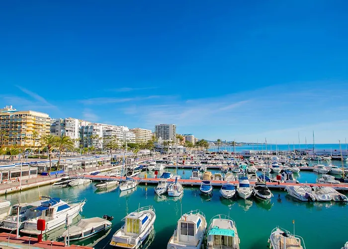 Apartment Bright, Central, Close To The Sea, Parking And Wifi